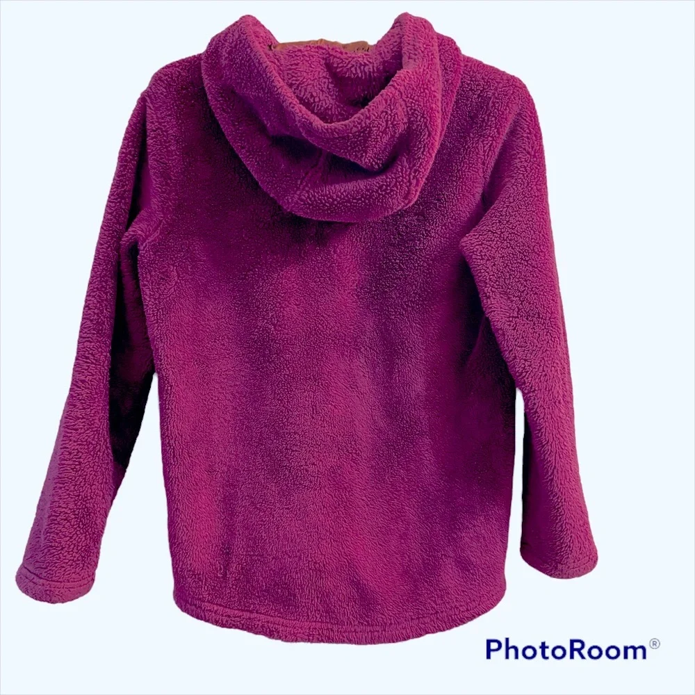 Girls cozy fuzzy hoodie size Large (10-12) Fuchsia. Front pockets zip up.